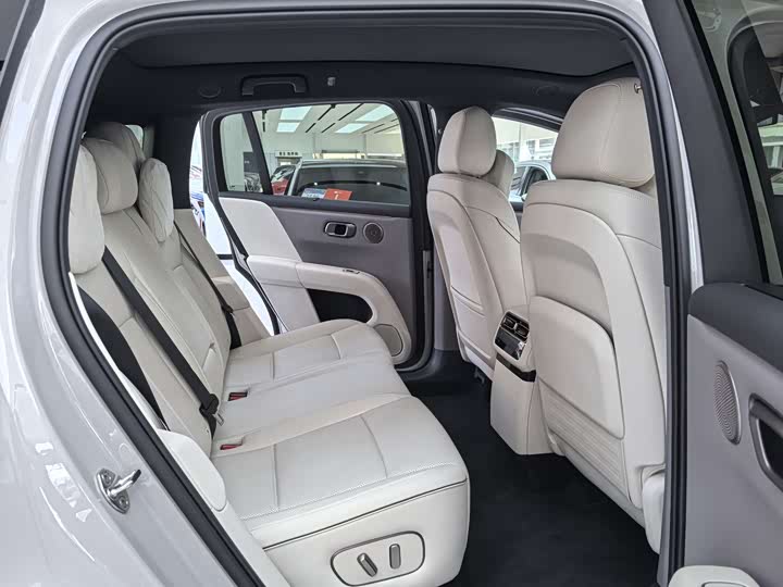 Photo 4 - LiXiang i6