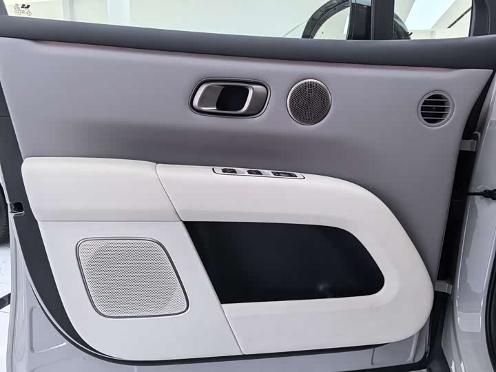 Photo 5 - LiXiang i6