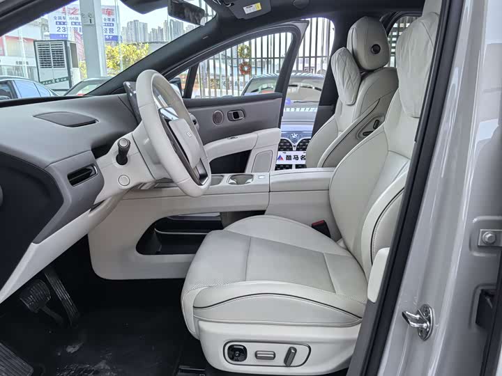 Photo 7 - LiXiang i6