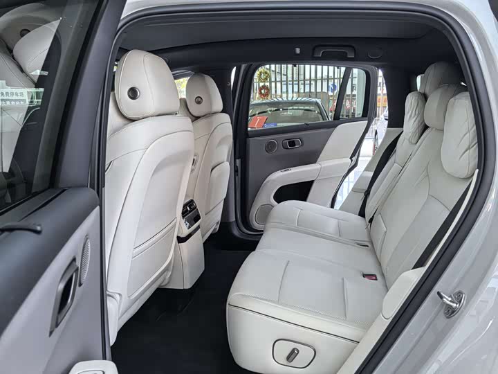 Photo 8 - LiXiang i6