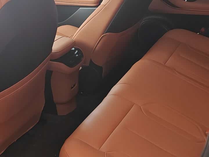 Фото 7 - Nio ET5T