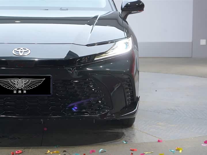 Фото 3 - Toyota Camry