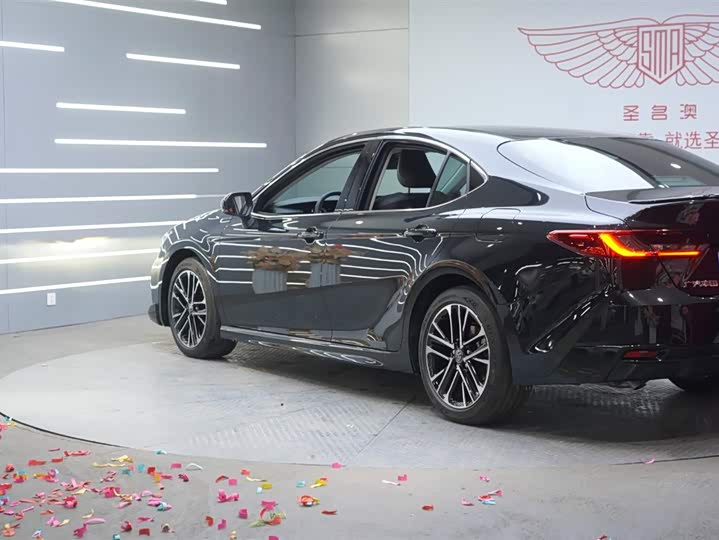 Фото 5 - Toyota Camry