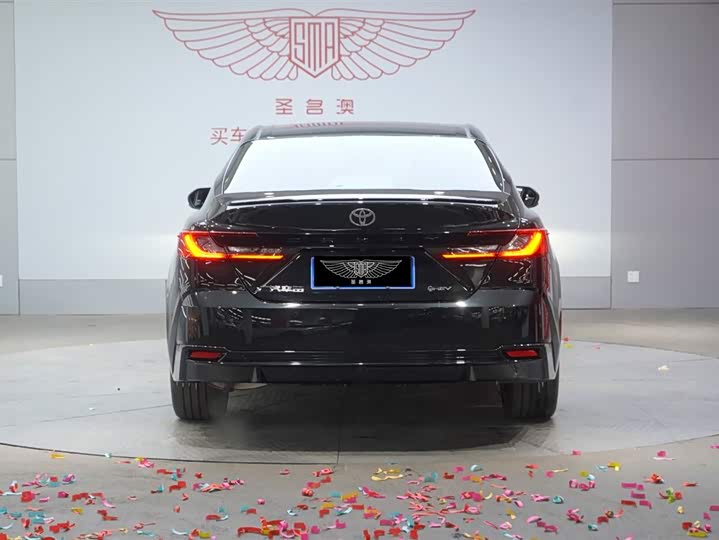 Фото 6 - Toyota Camry