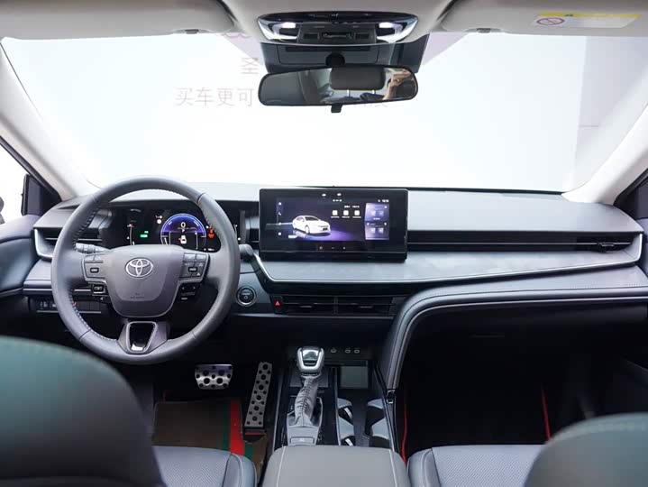 Фото 8 - Toyota Camry