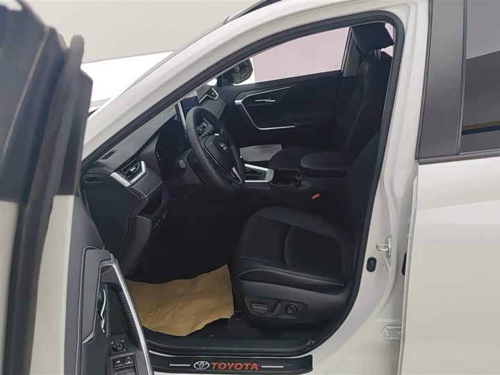 Toyota RAV4 2021 2021款 2.0L CVT两驱风尚PLUS版