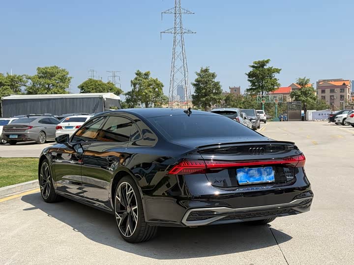 Фото 7 - Audi A7L