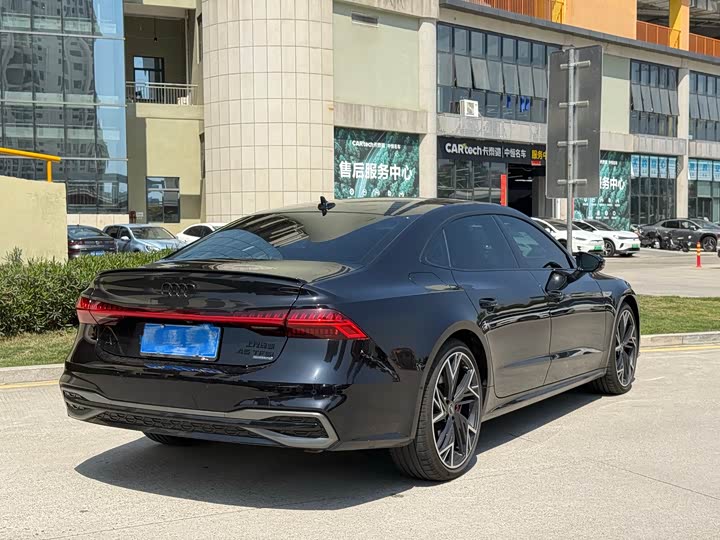 Фото 9 - Audi A7L