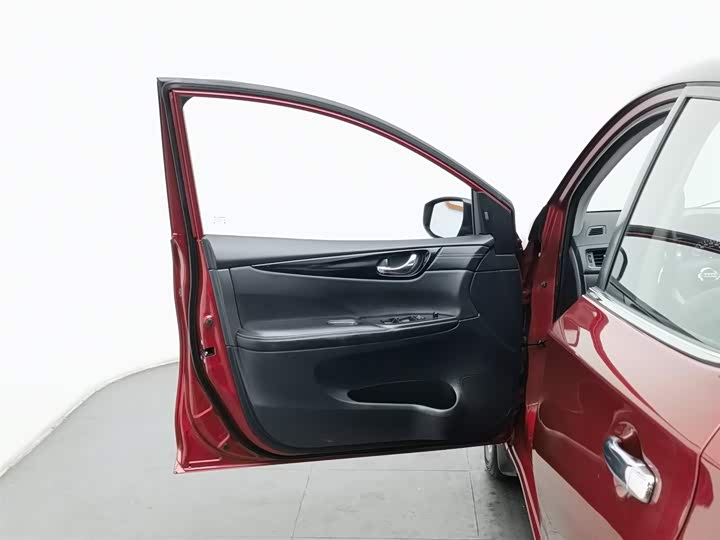 Photo 8 - Nissan Tiida