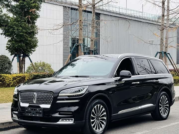 Фото 1 - Lincoln Aviator