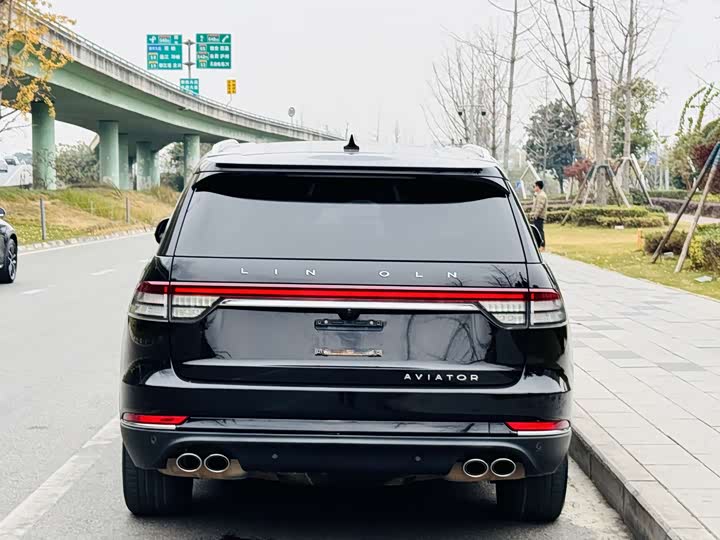 Фото 4 - Lincoln Aviator