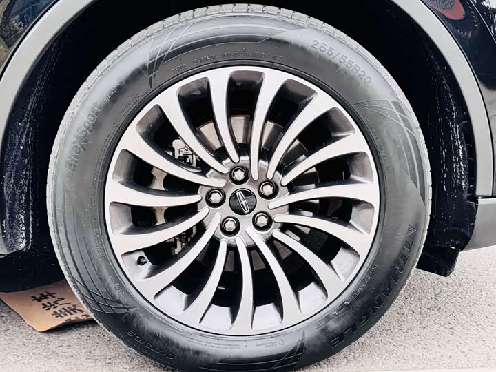 Фото 7 - Lincoln Aviator