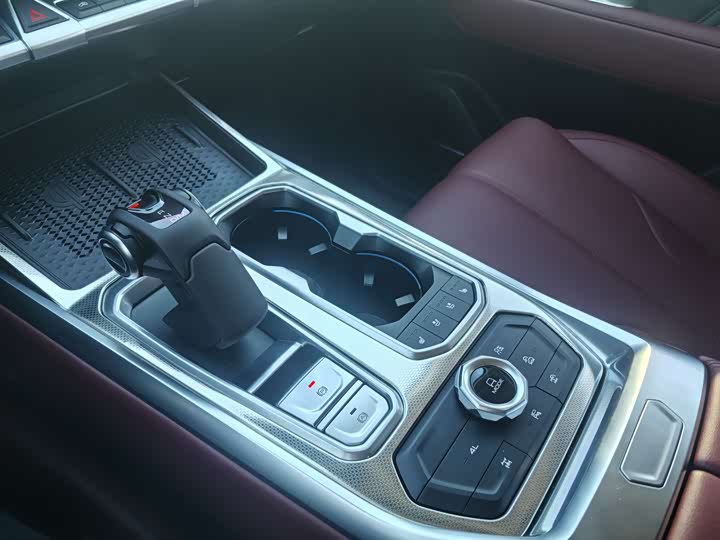 Photo 9 - Tank 400 Hybrid