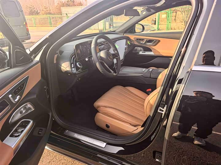 Фото 2 - Mercedes-Benz E-Class