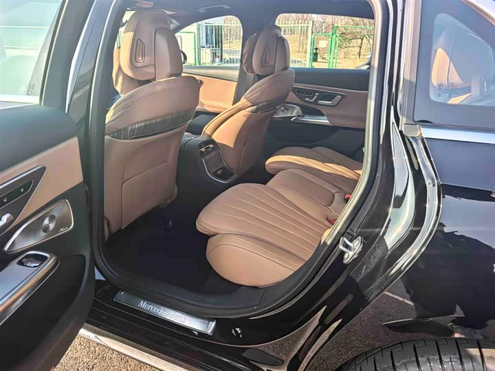 Фото 3 - Mercedes-Benz E-Class