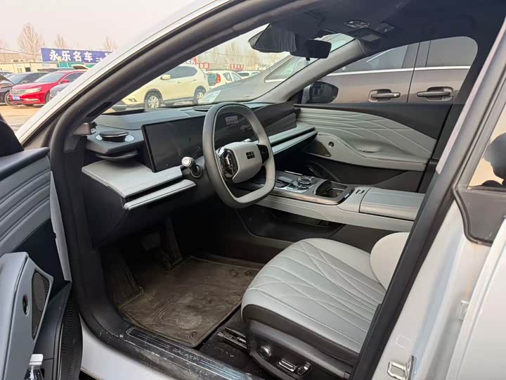 Photo 4 - Geely Galaxy E8