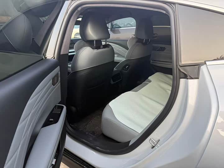 Photo 5 - Geely Galaxy E8