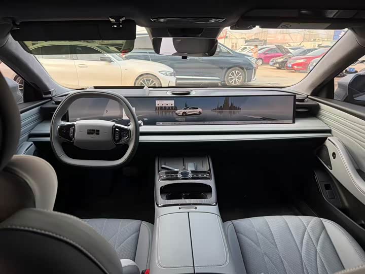 Photo 6 - Geely Galaxy E8