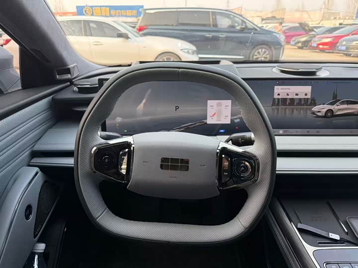 Photo 7 - Geely Galaxy E8