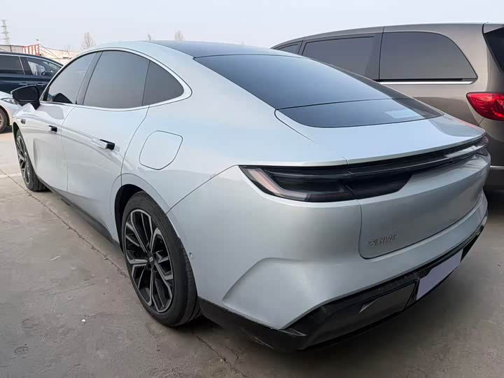 Photo 9 - Geely Galaxy E8