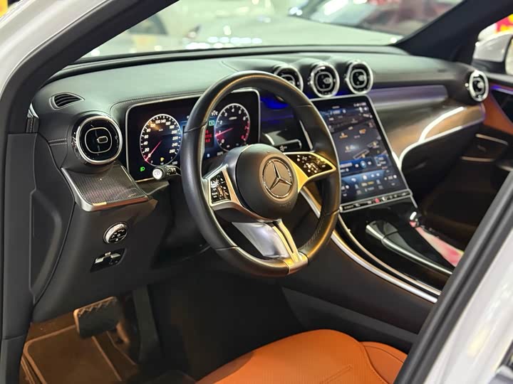 Photo 3 - Mercedes-Benz GLC-Class