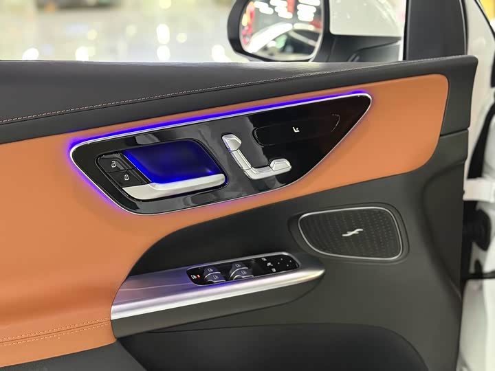 Photo 4 - Mercedes-Benz GLC-Class