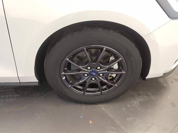 Фото 6 - Ford Focus