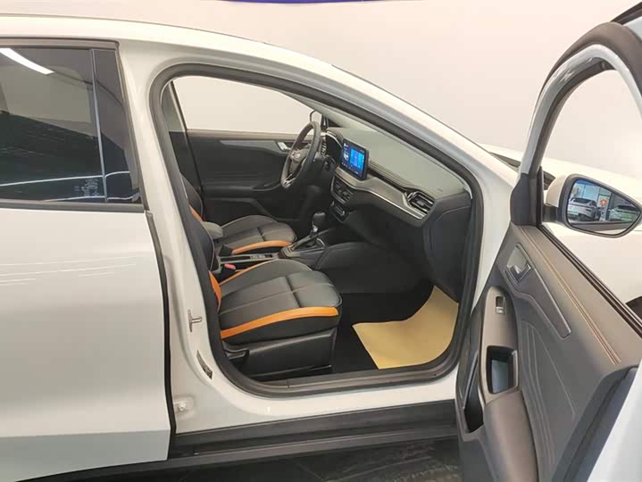 Фото 8 - Ford Focus