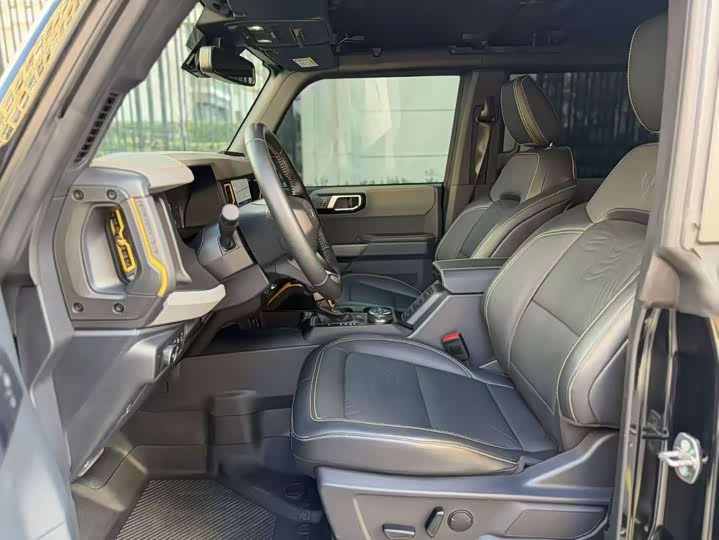 Photo 9 - Ford Bronco