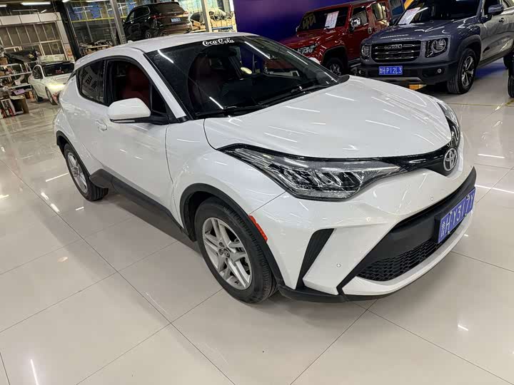 Фото 2 - Toyota C-HR