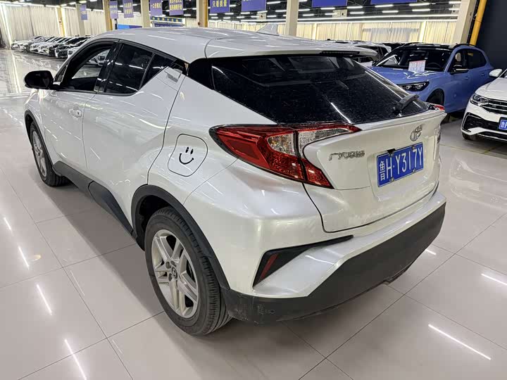 Фото 3 - Toyota C-HR