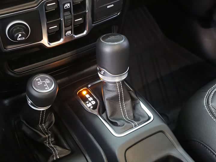 Фото 5 - Jeep Gladiator