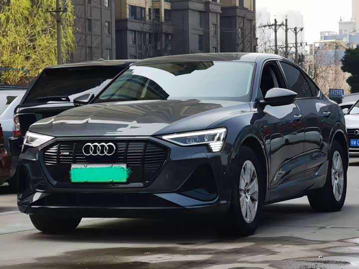 Фото 1 - Audi e-tron