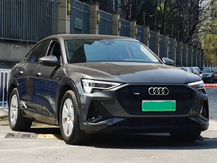 Фото 3 - Audi e-tron