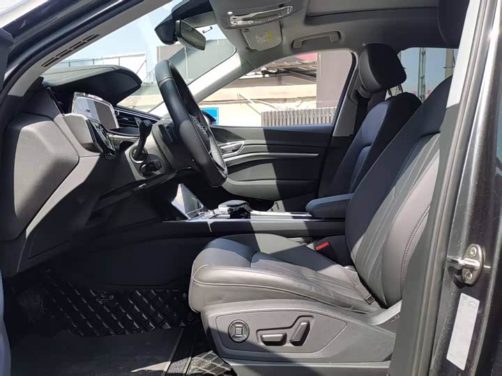 Фото 7 - Audi e-tron