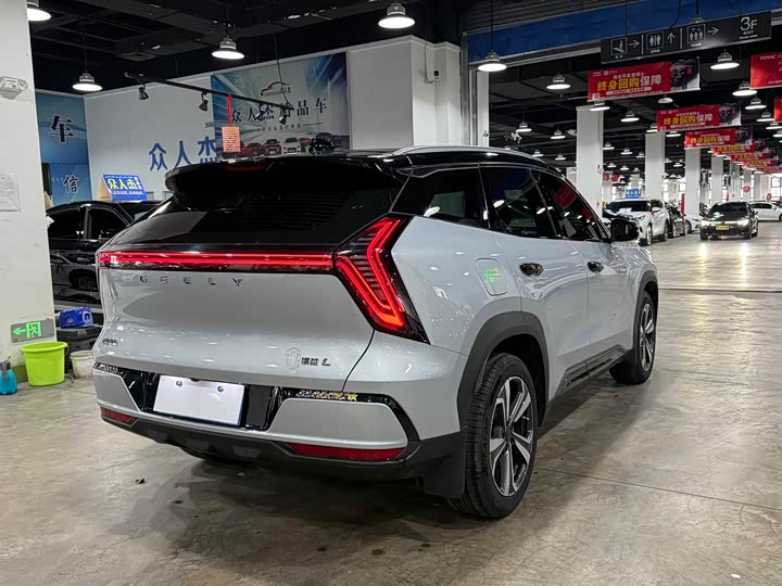 Фото 6 - Geely Atlas L