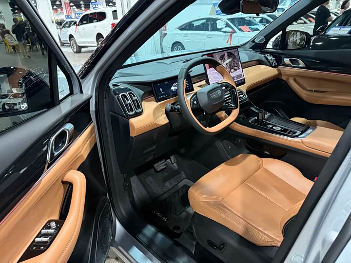 Фото 9 - Geely Atlas L