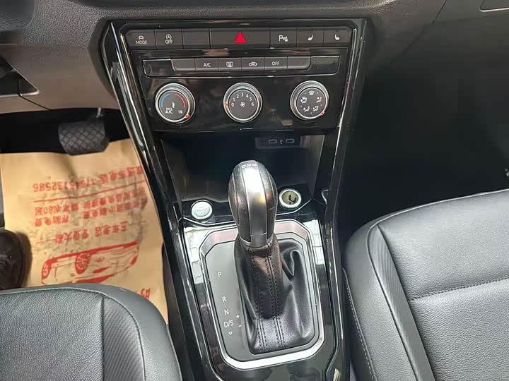 Фото 8 - Volkswagen T-Roc