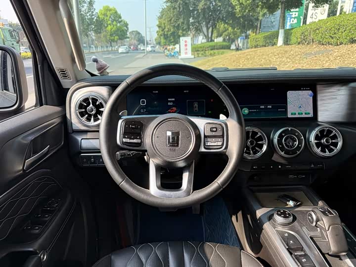 Фото 6 - Tank 300