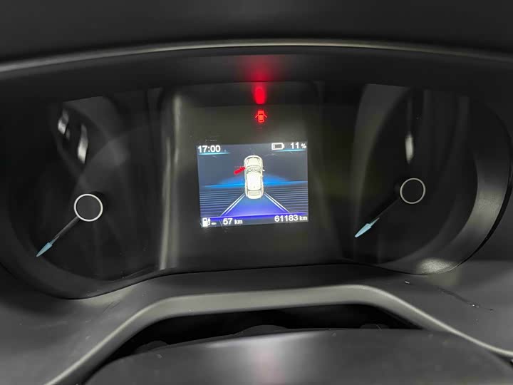 Фото 5 - Hongqi E-QM5