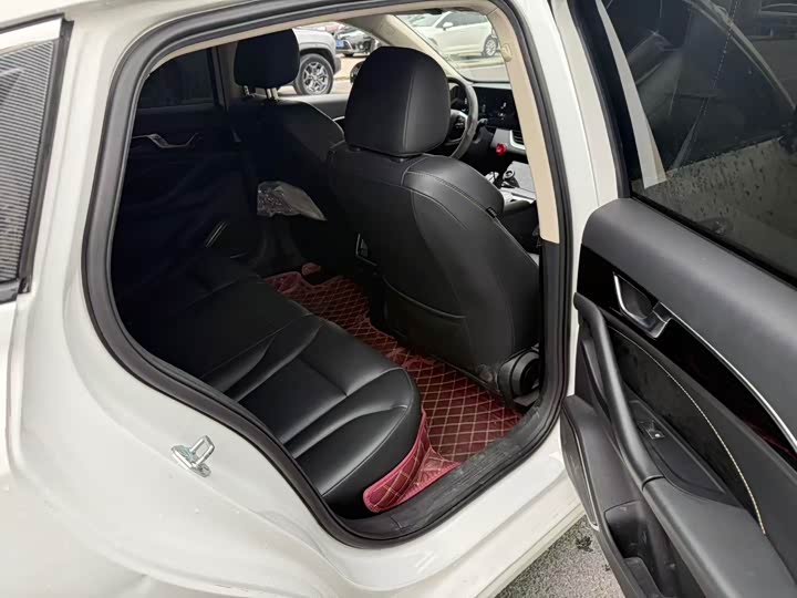 Фото 6 - Bestune B70