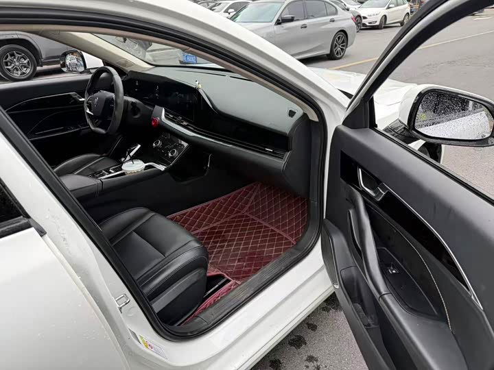 Фото 7 - Bestune B70