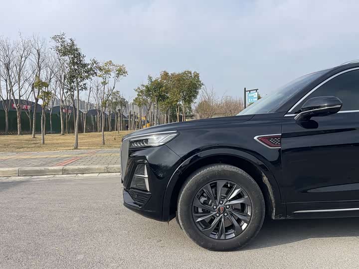 Photo 2 - Hongqi HS5