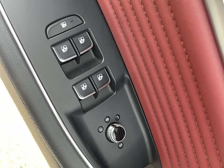 Photo 6 - Hongqi HS5