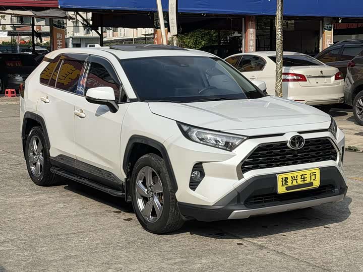 Фото 3 - Toyota RAV4