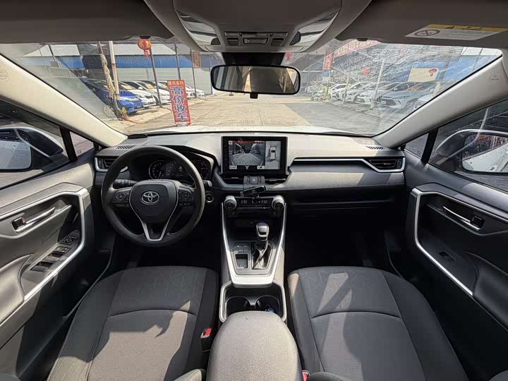 Фото 6 - Toyota RAV4