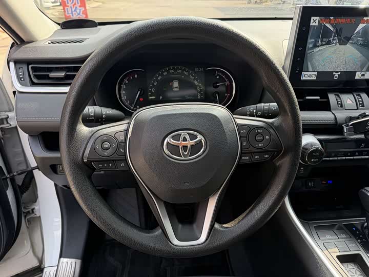 Фото 7 - Toyota RAV4