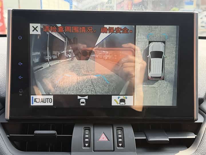 Фото 9 - Toyota RAV4