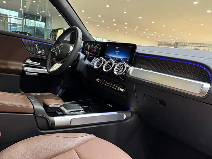صورة 4 - Mercedes-Benz GLB-Class
