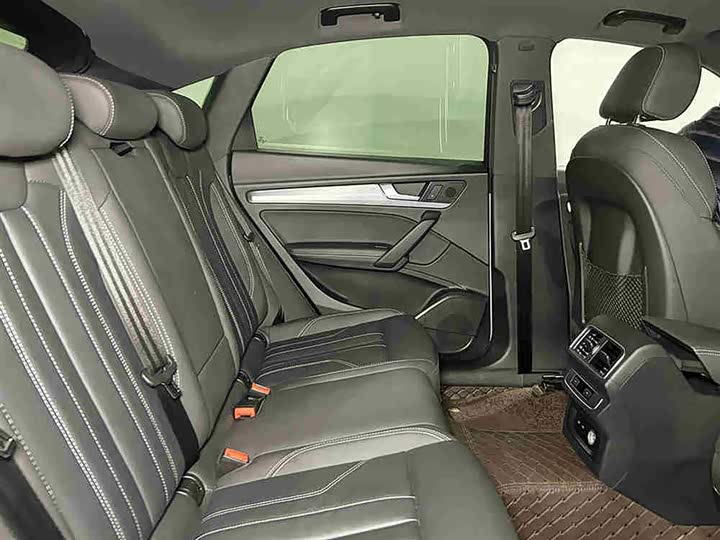 Фото 7 - Audi Q5L Sportback